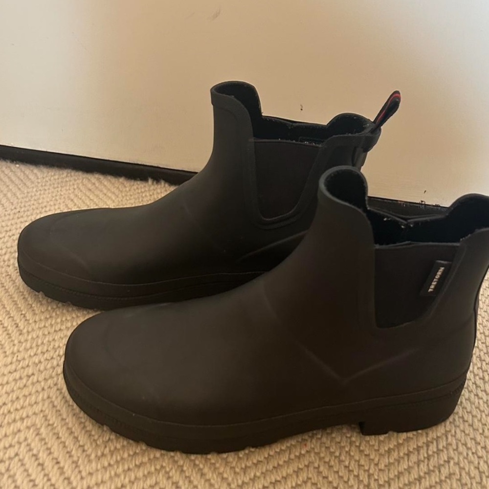 tretorn womens black rain boots size 9 never worn